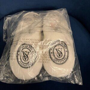 Victoria’s Secret Closed-Toe Faux Fur Slippers, white, new with tags